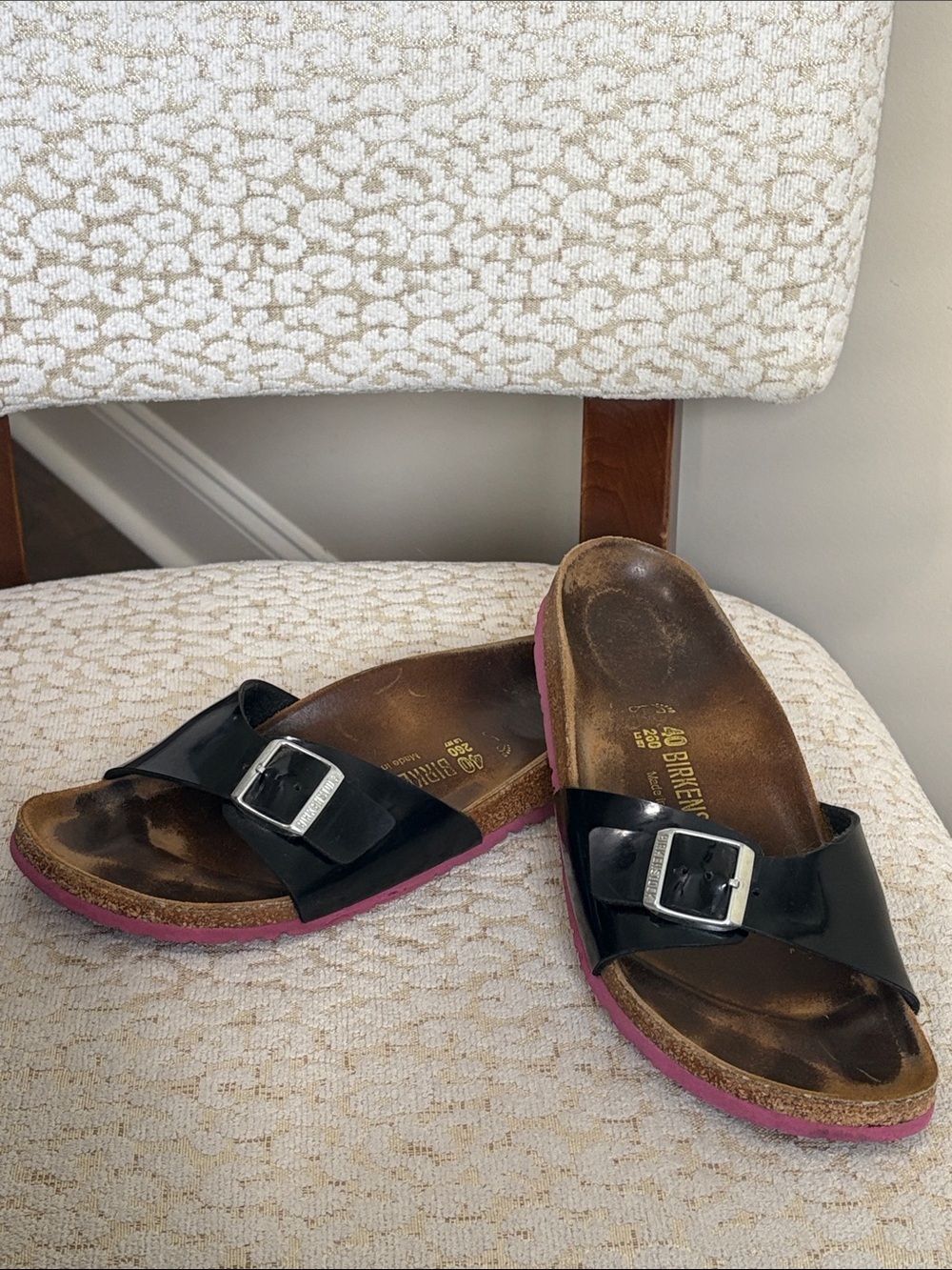 Birkenstock Black Sandals with Fuchsia Soles 40 - Picture 2 of 9